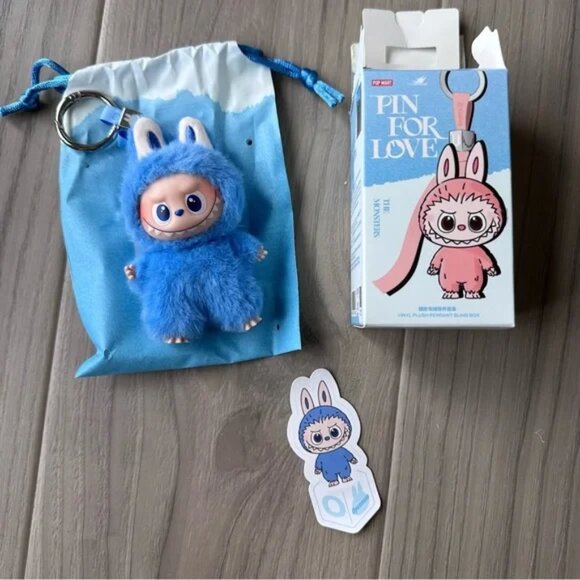 LABUBU Pin for Love “O” Vinyl Plush Pendant “Openness” - Picture 2 of 2